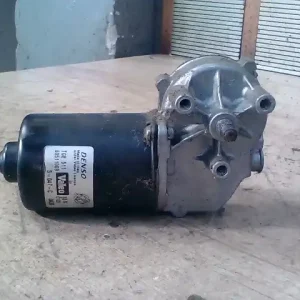 FIAT STILO 01.09-06.12 Ablaktörlő motor első bontott alkatrész Ne maradj le