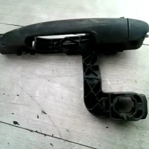 FIAT STILO 01.09-06.12 Bal első külső kilincs 5 ajtós kicsit kopott bontott alkatrész Kiárusítás