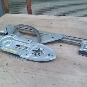 Ajánlat FORD C-MAX 03.06-07.03 Jobb hátsó ablakemelő szerkezet elektromos bontott alkatrész