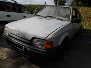 Árcsökkenés FORD ESCORT 86-90 Motorháztető nyitó bowden bontott alkatrész