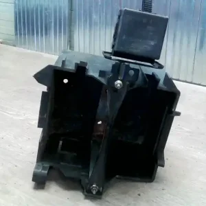 Vedd meg online FORD FIESTA 02-05 Akkumulátor tartó bontott alkatrész