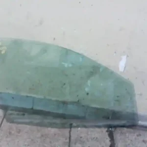 Akciós ár FORD FIESTA 02-05 Jobb első ajtóüveg zöld (5 ajtós) bontott alkatrész