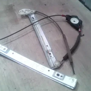 Végkiárusítás FORD FIESTA 05-08 Jobb első ablakemelő szerkezet elektromos 3 ajtós motor nélkül bontott alkatrész