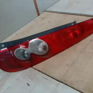 Azonnal elérhető FORD FIESTA 05-08 Jobb hátsó lámpa 5 ajtós bontott alkatrész