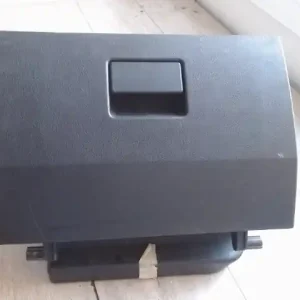 Vásárlói kedvenc FORD FIESTA 05-08 Kesztyűtartó bontott alkatrész