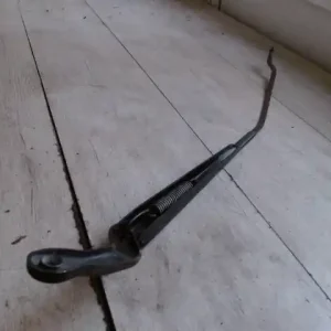 Vedd meg most FORD FIESTA 05-08 VAN Ablaktörlő kar jobb első bontott alkatrész