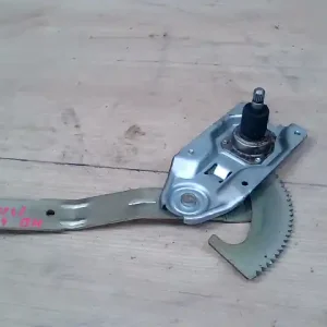 Akciós ár FORD FIESTA 96-99 Bal hátsó ablakemelő szerkezet mechanikus 5 ajtós bontott alkatrész