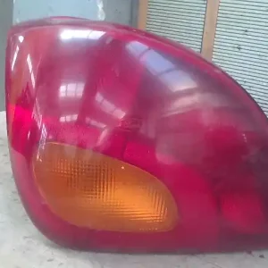Akció FORD FIESTA 96-99 Bal hátsó lámpa 3 ajtós bontott alkatrész