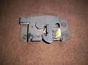 Alacsony ár FORD FIESTA 96-99 Motorháztető zár bontott alkatrész