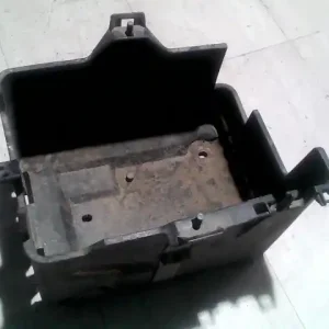 Vedd meg online FORD FIESTA 99.09-02.04 Akkumulátor tartó 1.3i bontott alkatrész