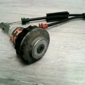 Árcsökkenés FORD FIESTA 99.09-02.04 Csomagtérajtó dugózár bontott alkatrész