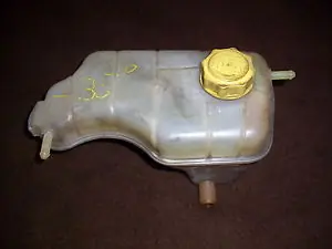 Végkiárusítás FORD Fiesta Courier 96- Kiegyenlítő tartály bontott alkatrész