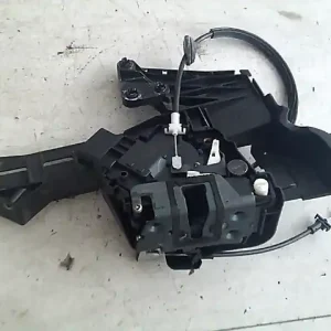 Árengedmény FORD FOCUS 04- Jobb hátsó ajtó zárszerkezet központi záras központizárasbontott alkatrész