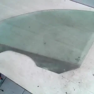 Alacsony ár FORD FOCUS 98-04 Bal első ajtóüveg kombi kivitel bontott alkatrész