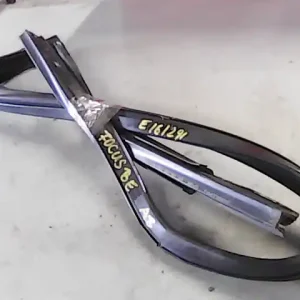 Árcsökkenés FORD FOCUS 98-04 Bal első ablakvezető gumi bontott alkatrész