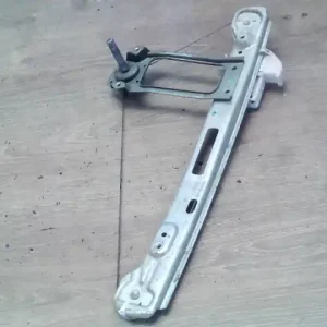 Akciós ár FORD FOCUS 98-04 Bal hátsó ablakemelő szerkezet mechanikus bontott alkatrész