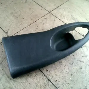 Azonnal elérhető FORD FOCUS 98-04 Bal hátsó kilincsburkolatkopott bontott alkatrész