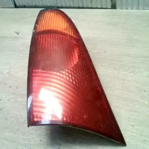 Vedd meg online FORD FOCUS 98-04 Bal hátsó lámpa 5 ajtós, ferdehátú bontott alkatrész