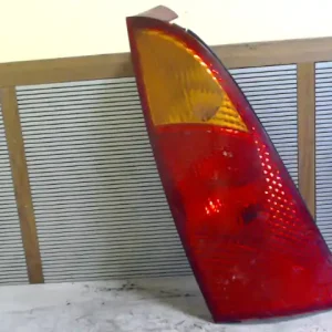Utolsó esély FORD FOCUS 98-04 Bal hátsó lámpa 5 ajtós bontott alkatrész
