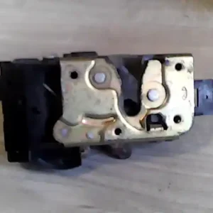 Utolsó esély FORD FOCUS 98-04 Jobb első ajtó zárszerkezet központizáras bontott alkatrész