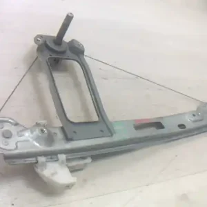 Árengedmény FORD FOCUS 98-04 Jobb hátsó ablakemelő szerkezet mechanikus 4 ajtósbontott alkatrész