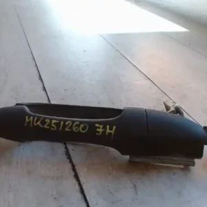 Azonnal elérhető FORD FOCUS 98-04 Jobb hátsó külső kilincs 5 ajtós bontott alkatrész