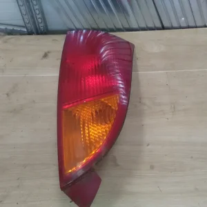 Ajánlat FORD FOCUS 98-04 Jobb hátsó lámpa 3 ajtós bontott alkatrész