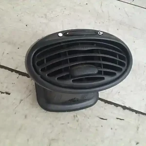 Alacsony ár FORD FOCUS 98-04 Középső szellőző bal bontott alkatrész