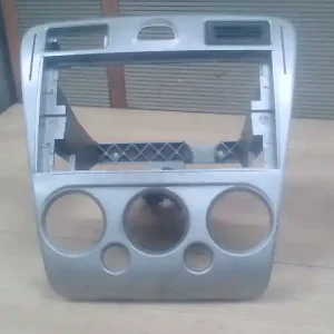 Alacsony ár FORD FUSION 05.10.01- Középkonzol keret bontott alkatrész