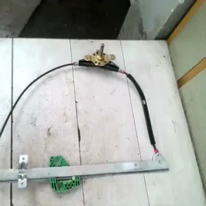 Vedd meg online FORD KA 96-09 Jobb első ablakemelő szerkezet mechanikus 3 ajtós bontott alkatrész