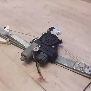 Akció FORD MONDEO 01-07 Bal hátsó ablakemelő szerkezet elektromos bontott alkatrész