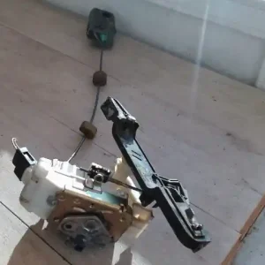 Azonnali szállítás FORD MONDEO 01-07 Bal hátsó ajtó zárszerkezet központi záras kombi bontott alkatrész