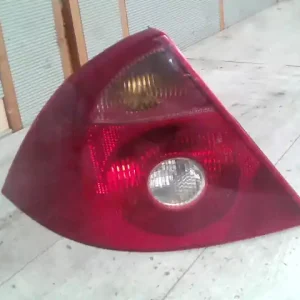 Újdonság FORD MONDEO 01-07 Bal hátsó lámpa lépcsőshátú kivitel bontott alkatrész