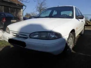 Árengedmény FORD MONDEO 93-96 Első ködlámpa pozíciófüggetlen bontott alkatrész