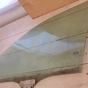 Akciós ár FORD MONDEO 96-00 Bal első ajtóüveg 5 ajtósbontott alkatrész