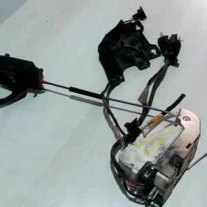 Árengedmény FORD MONDEO 96-00 Jobb első ajtó zárszerkezet központizáras elektromosbontott alkatrész