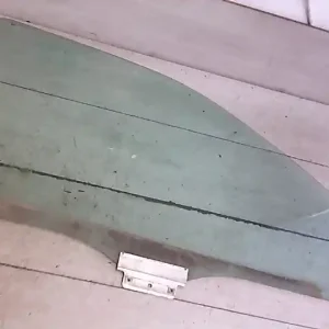 Vedd meg online FORD MONDEO 96-00 Jobb első ajtóüveg bontott alkatrész