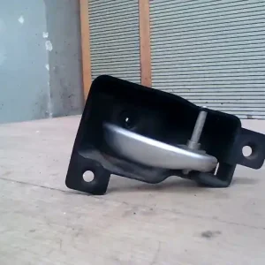 Azonnali szállítás FORD PUMA Jobb első belső kilincs bontott alkatrész