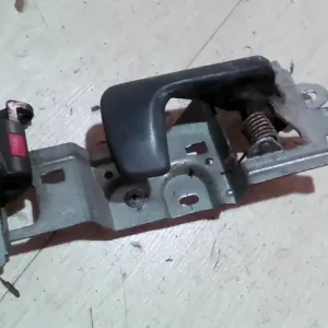 Végkiárusítás HONDA CIVIC 96-99 Bal első belső kilincs bontott alkatrész