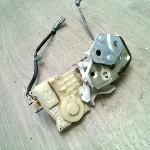 HONDA CIVIC 96-99 Jobb első ajtó zárszerkezet központizáras 4 ajtós, sedan bontott alkatrész Biztonságos fizetés