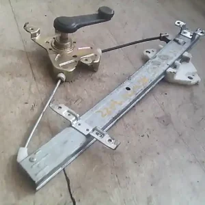 Akció HONDA JAZZ 02.01-08.09 Bal hátsó ablakemelő szerkezet mechanikus bontott alkatrész