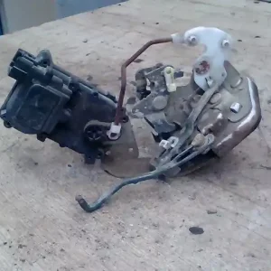 HYUNDAI ACCENT 97-00 Bal hátsó ajtó zárszerkezet központi záras bontott alkatrész Biztonságos vásárlás