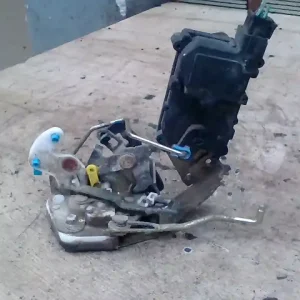 Akció HYUNDAI ACCENT 97-00 Jobb hátsó ajtó zárszerkezet központi záras bontott alkatrész