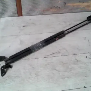 Kiárusítás SUZUKI WagonR+ Csomagtérajtó kitámasztó teleszkóp pár bontott alkatrész