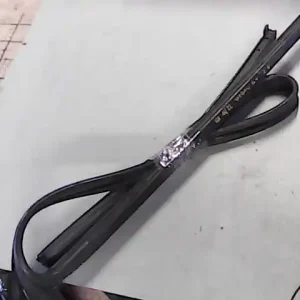 Kihagyhatatlan ajánlat SUZUKI WagonR+ Jobb első ablakvezető gumi bontott alkatrész