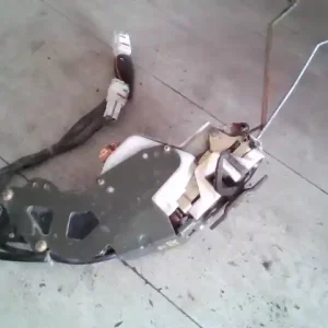 Prémium SUZUKI WagonR+ Jobb első ajtó zárszerkezet központizáras bontott alkatrész