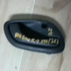 Kedvezmény SUZUKI WagonR+ Jobb első belső kilincs bontott alkatrész