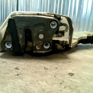 SUZUKI WagonR+ Jobb hátsó ajtó zárszerkezet központi záras bontott alkatrész Expressz kézbesítés