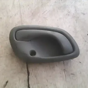 Nézd meg most SUZUKI WagonR+ Jobb hátsó belső kilincs bontott alkatrész