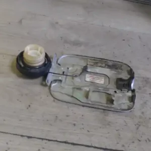 SUZUKI WagonR+ Tankajtó bontott alkatrész Csak ma